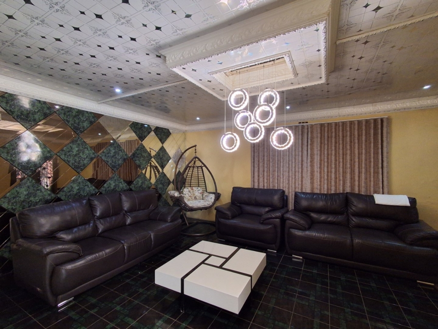 5 Bedroom Property for Sale in Manzil Park North West